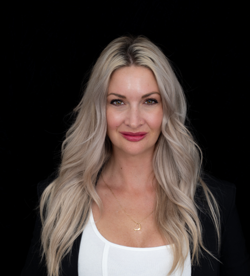 amber-riggs-team-photo-26