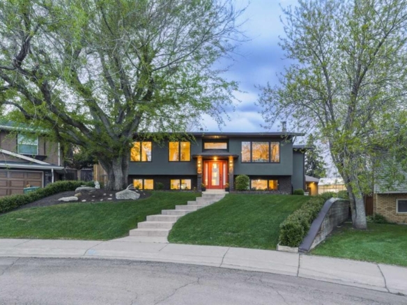 228 Cantrell Place SW, Calgary, Alberta, T2W 1X3
