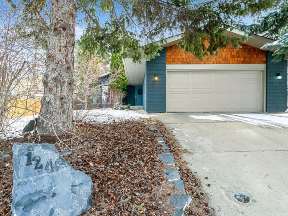 124 Oakchurch Place SW, Calgary, Alberta, T2V 4B5