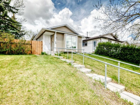 36 Castleglen Way NE, Calgary, Alberta, T3J 1T3