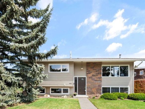 5047 Batchelor Crescent NW, Calgary, Alberta, T2L 1S8