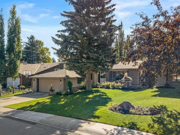 855 Oakside Circle SW, Calgary, Alberta, T2V 4P5