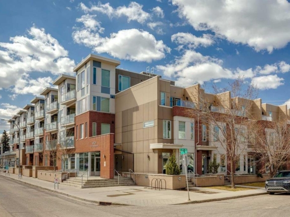 #209 119 19 Street NW, Calgary, Alberta, T2N2S7