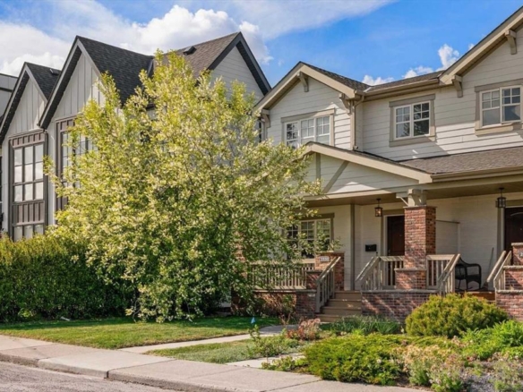 2330 25 Avenue NW, Calgary, Alberta, T2M 2C3