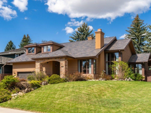 152 Coach Grove Place SW, Calgary, Alberta, T3H 1J2