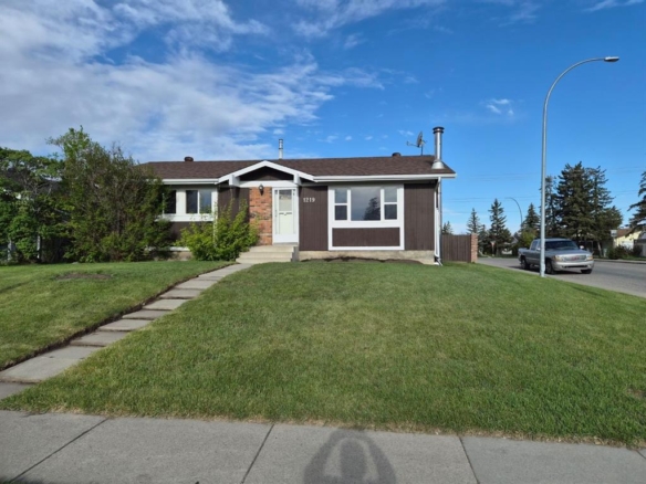 1219 68 Street NE, Calgary, Alberta, T2A5K6