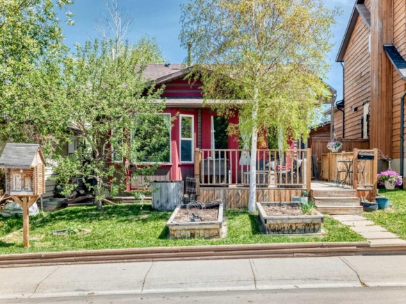 52 Beacham Road NW, Calgary, Alberta, T3K 1S4