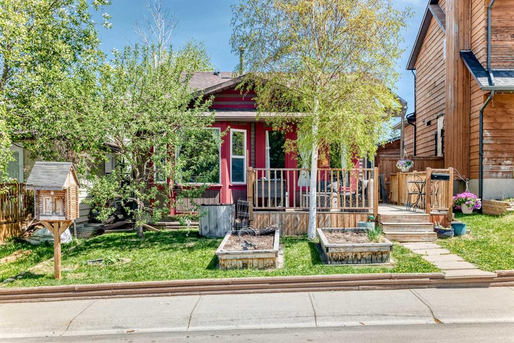 52 Beacham Road NW, Calgary, Alberta, T3K 1S4