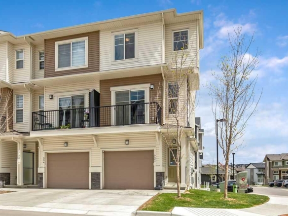 902 Sage Hill Grove NW, Calgary, Alberta, T3R 2A2