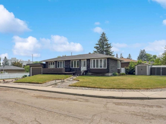 25 Manor Road SW, Calgary, Alberta, T2V 2A1