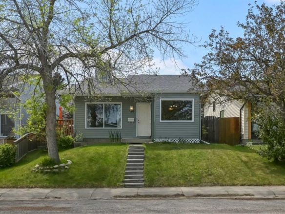 160 Strathcona Close SW, Calgary, Alberta, T3H 1L3