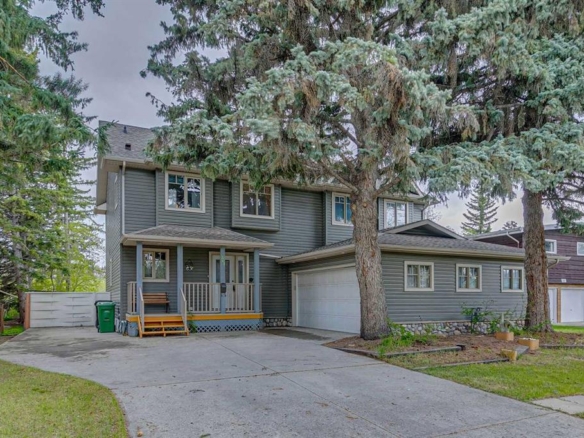 361 Wildwood Drive SW, Calgary, Alberta, T3C 3E4
