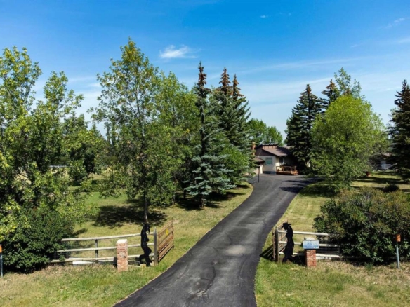 16014 Dewinton Riding Club Road E, Rural Foothills County, Alberta, T1S 4W7