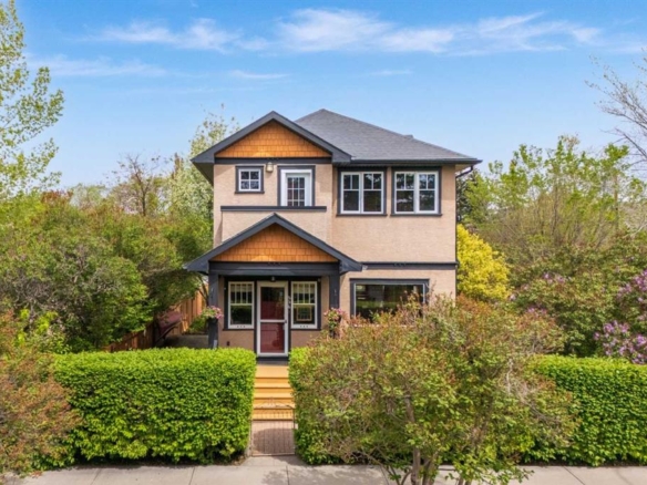 236 10 Avenue NE, Calgary, Alberta, T2E 0W9