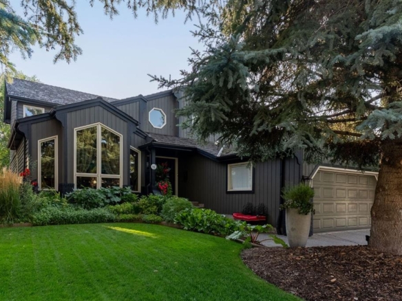 51 Woodridge Close SW, Calgary, Alberta, T2W 5M2