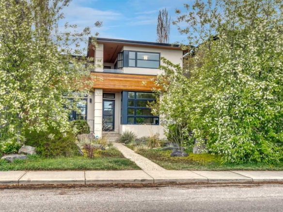2008 38 Avenue SW, Calgary, Alberta, T2T 2K4