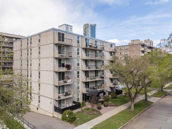#102 1328 13 Avenue SW, Calgary, Alberta, T3C 0T3