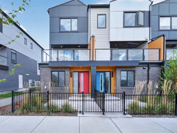 8562 19 Avenue SE, Calgary, Alberta, T2A 0M8