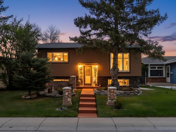 155 Midcrest Crescent SE, Calgary, Alberta, T2X 1B4