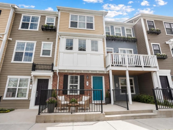 8 Sherwood Row NW, Calgary, Alberta, T3R 0X1