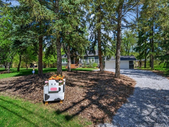 7136 Bow Crescent NW, Calgary, Alberta, T3B 2B9