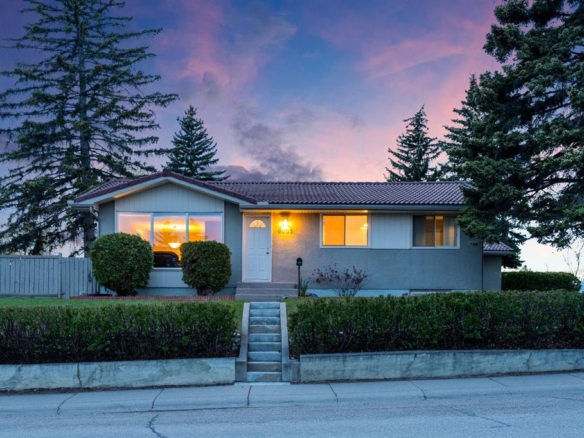 6003 Legsby Road SW, Calgary, Alberta, T3E 5G5
