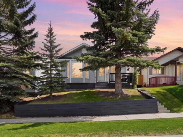 672 Macewan Drive NW, Calgary, Alberta, T3K 3J5