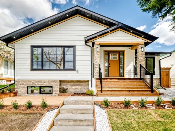 152 Capri Avenue NW, Calgary, Alberta, T2L 0H5