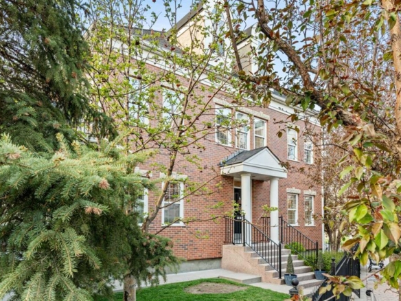 230 Garrison Square SW, Calgary, Alberta, T2T 6B3