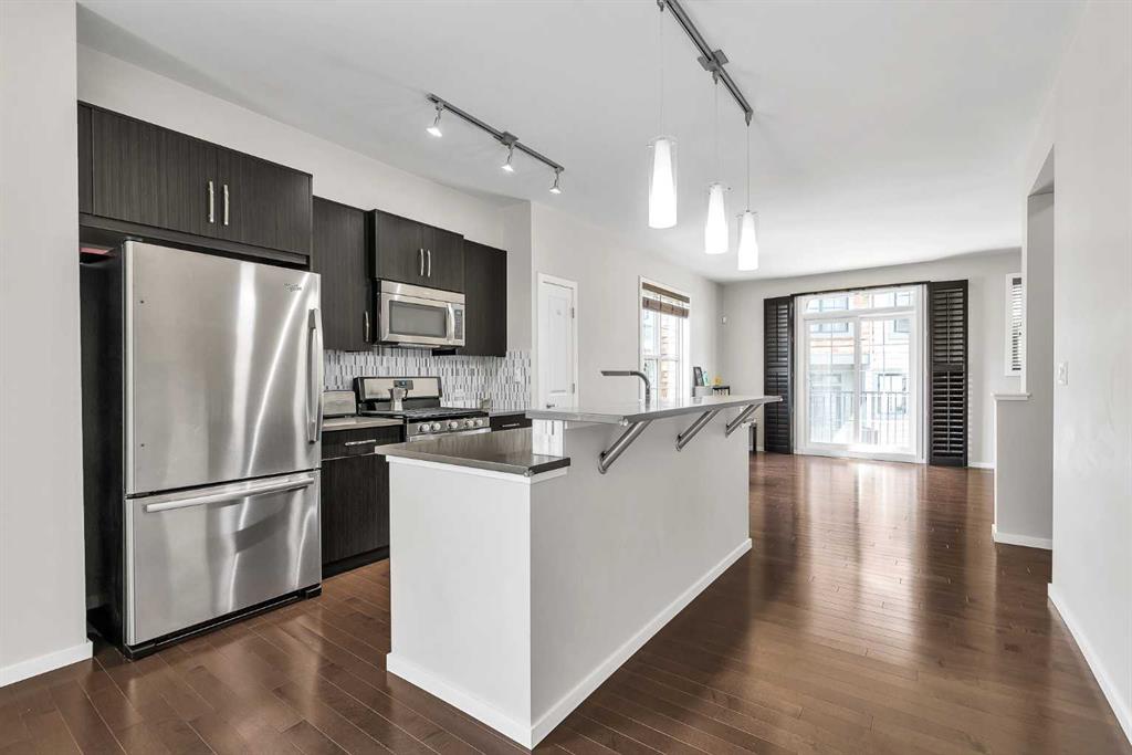 439 Ascot Circle SW, Calgary, Alberta, T3H 0X3