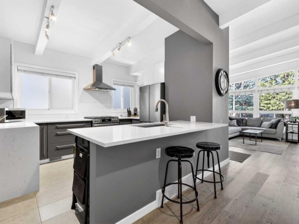 3336 39 Street SW, Calgary, Alberta, T3E 3J2