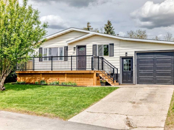 11 Huntstrom Place NE, Calgary, Alberta, T2K 5V9