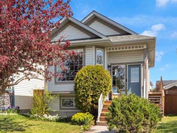 131 Country Hills Way NW, Calgary, Alberta, T3K 4W3