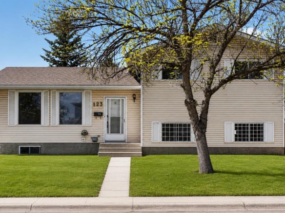 123 Rundleridge Way NE, Calgary, Alberta, T1Y 2J8