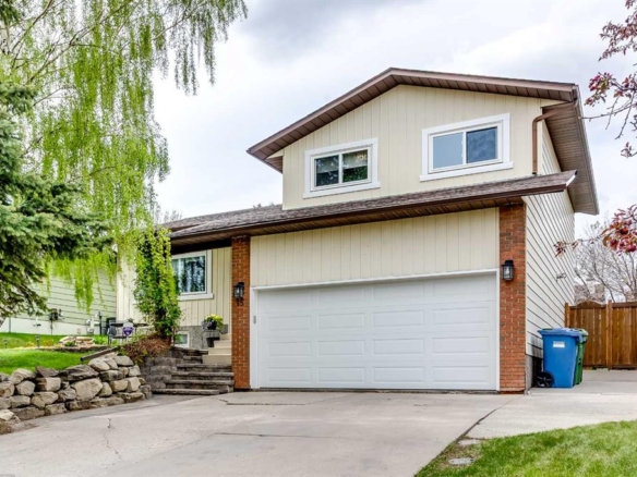 15 Bearberry Crescent NW, Calgary, Alberta, T3K 1P9