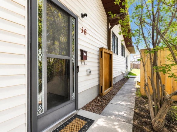 138 Dalhousie Road NW, Calgary, Alberta, T3A 2H1