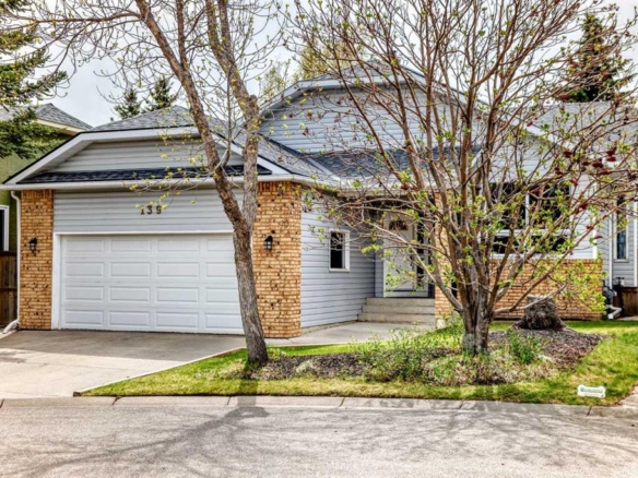 139 Wood Valley Bay SW, Calgary, Alberta, T2W 5Y2