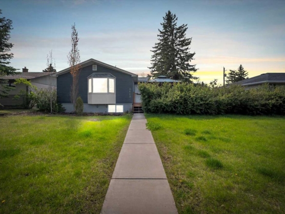 3143 45 Street SW, Calgary, Alberta, T3E3T7