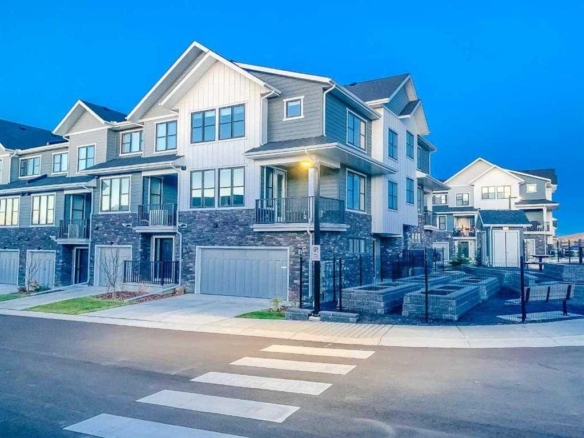 917 Crestridge Common SW, Calgary, Alberta, T3B 6L6