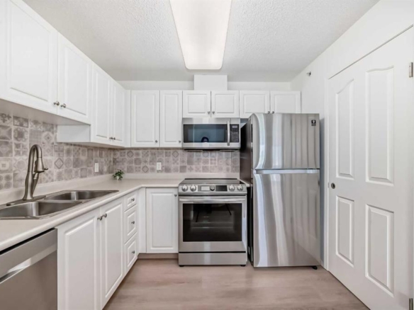 #412 5000 Somervale Court SW, Calgary, Alberta, T2Y 4M1