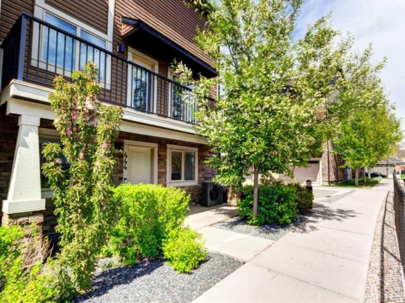 444 Legacy Point SE, Calgary, Alberta, T2X 3Z3