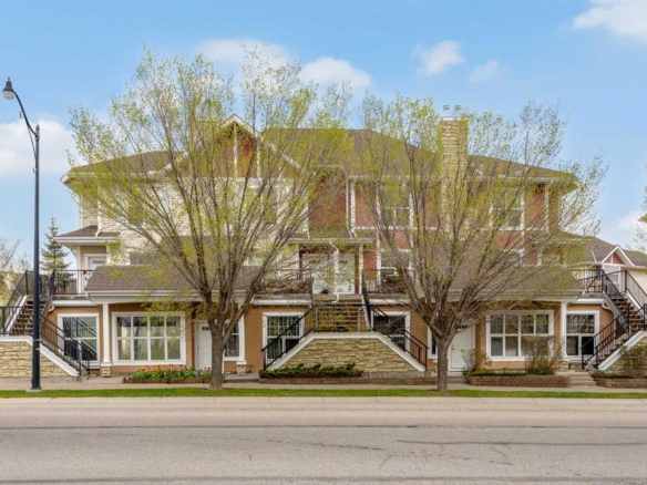 768 73 Street SW, Calgary, Alberta, T3H 5V9