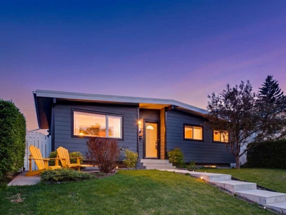 10651 Shillington Crescent SW, Calgary, Alberta, T2W 0N8