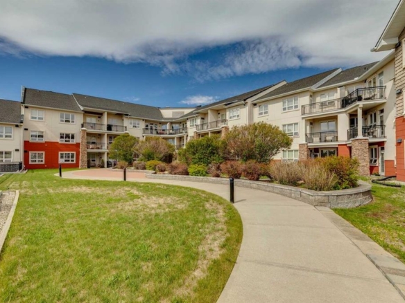 #337 26 Val Gardena View SW, Calgary, Alberta, T3H5Z5