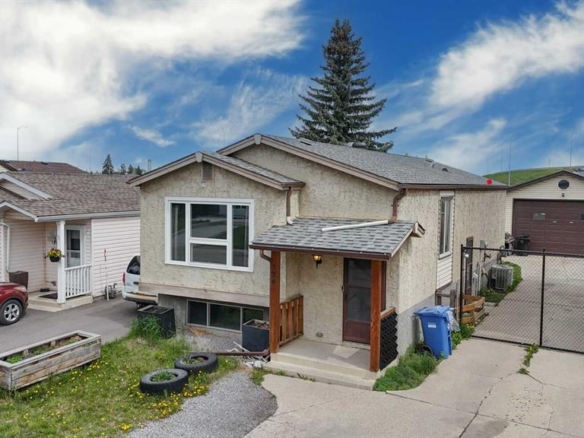 124 Abingdon Way NE, Calgary, Alberta, T2A 6R8