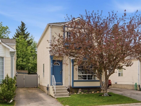 90 Coventry Lane NE, Calgary, Alberta, T3K4G4