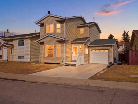 172 Castlebrook Road NE, Calgary, Alberta, T3J 1P1
