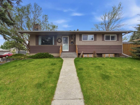 819 Avonlea Place SE, Calgary, Alberta, T2H 1W4