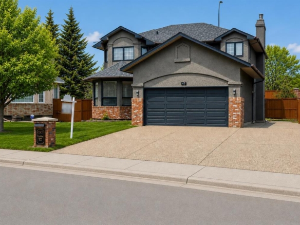 47 Canterbury Court SW, Calgary, Alberta, T2W 6C2