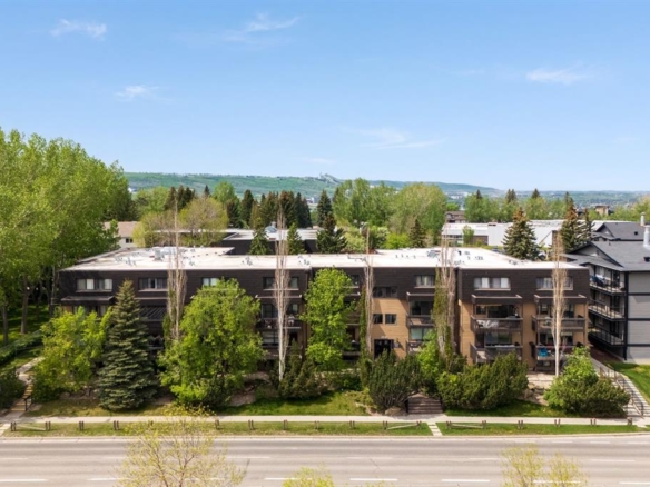 #20 3519 49 Street NW, Calgary, Alberta, T3A 2C7